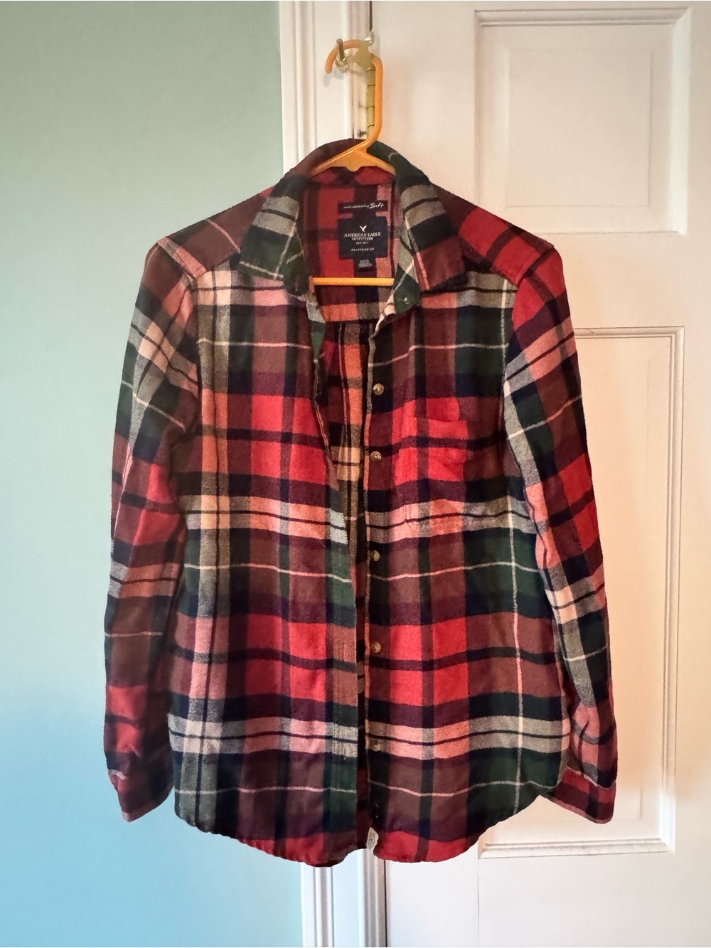 American Eagle Outfitters Red, blue & Green Plaid Flannel Shirt womens small